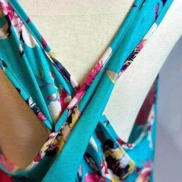 NWT! Be Stage Green with Floral Design Summer Top with Open Cross Back (2X) - Picture 7 of 11